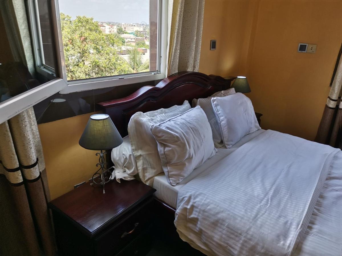 Residence Hoteliere Mb-202 C Douala Bagian luar foto