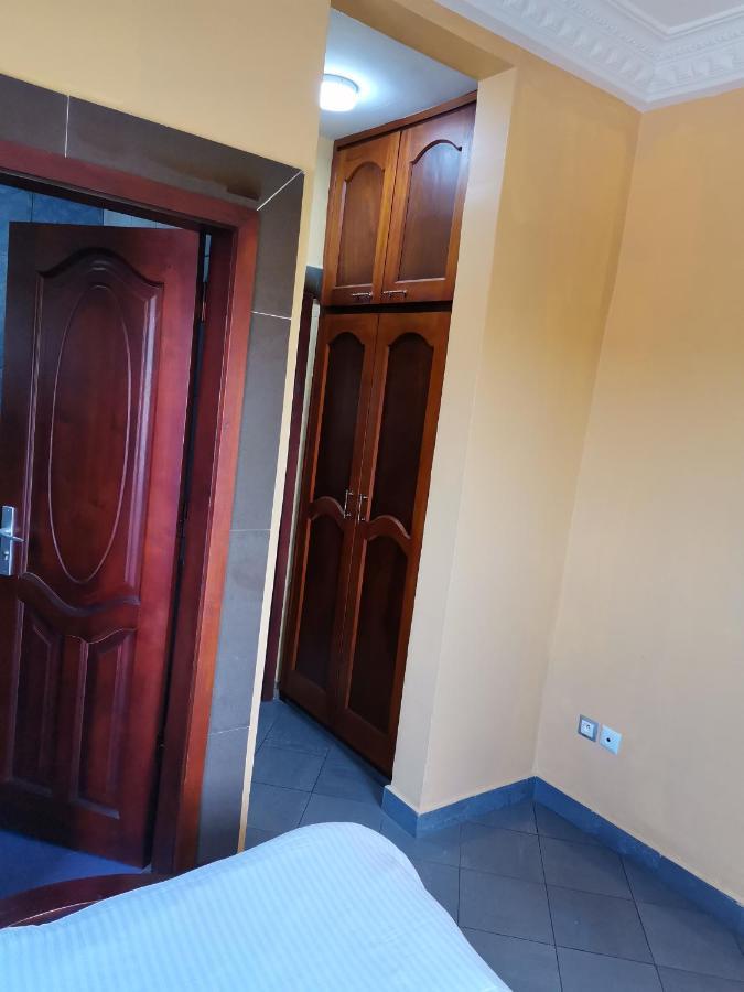 Residence Hoteliere Mb-202 C Douala Bagian luar foto