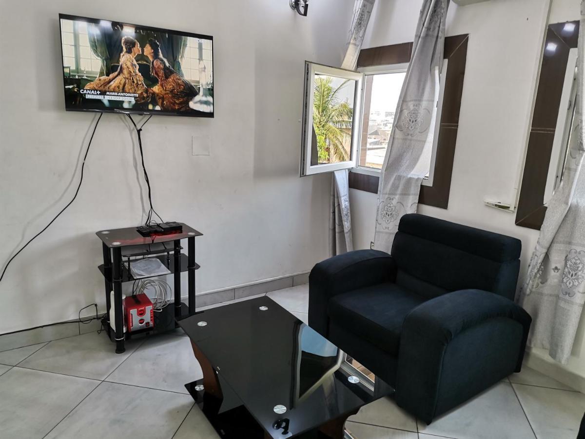 Residence Hoteliere Mb-202 C Douala Bagian luar foto