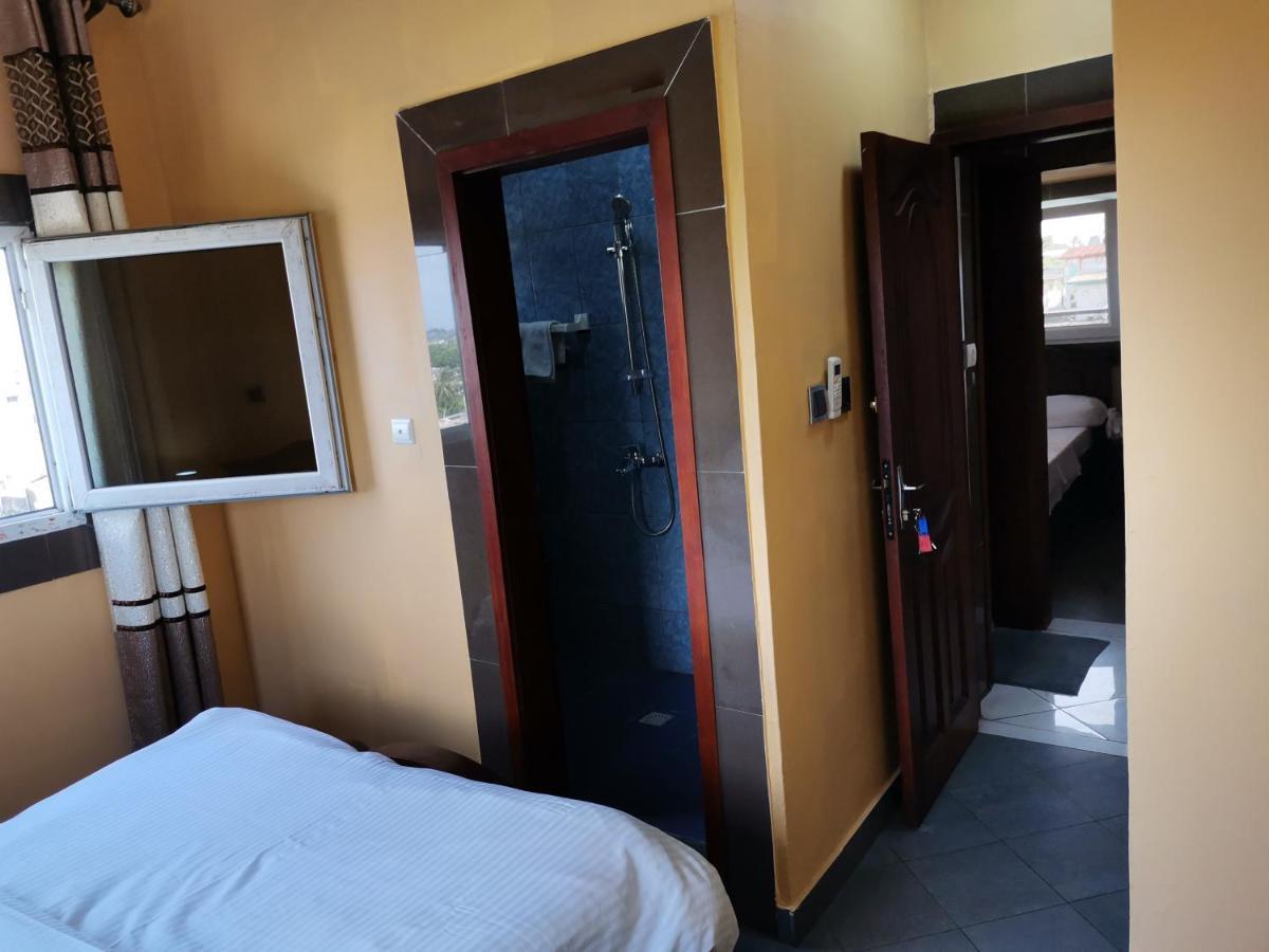 Residence Hoteliere Mb-202 C Douala Bagian luar foto